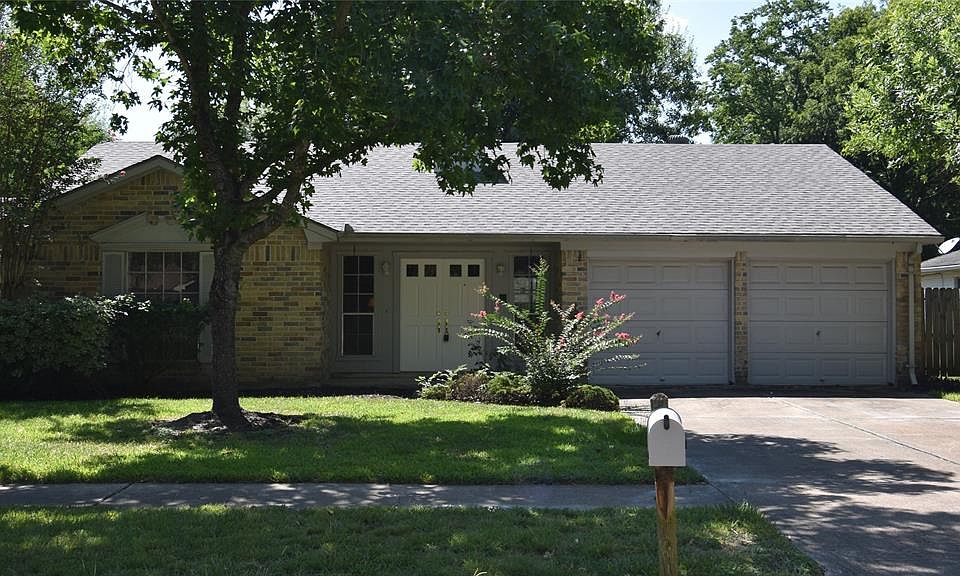 1st image of 4815 Gleneagles Dr