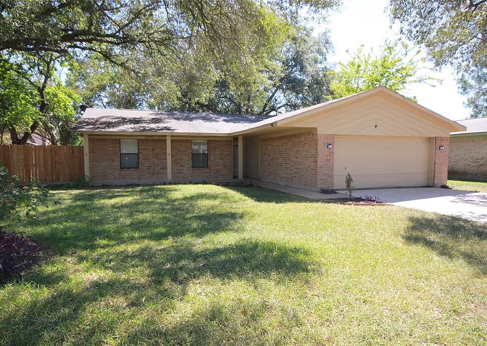 1st image of 19707 Hunt Lake Ln