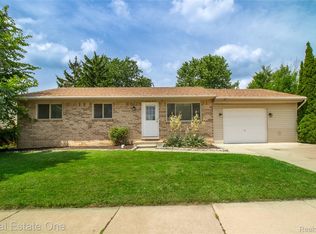 44220 Saltz Rd, Canton, MI 48187