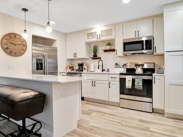 299 E Central Blvd APT 10, Cape Canaveral, FL 32920