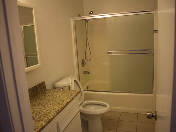 5th image of 615 Vine St Unit 9