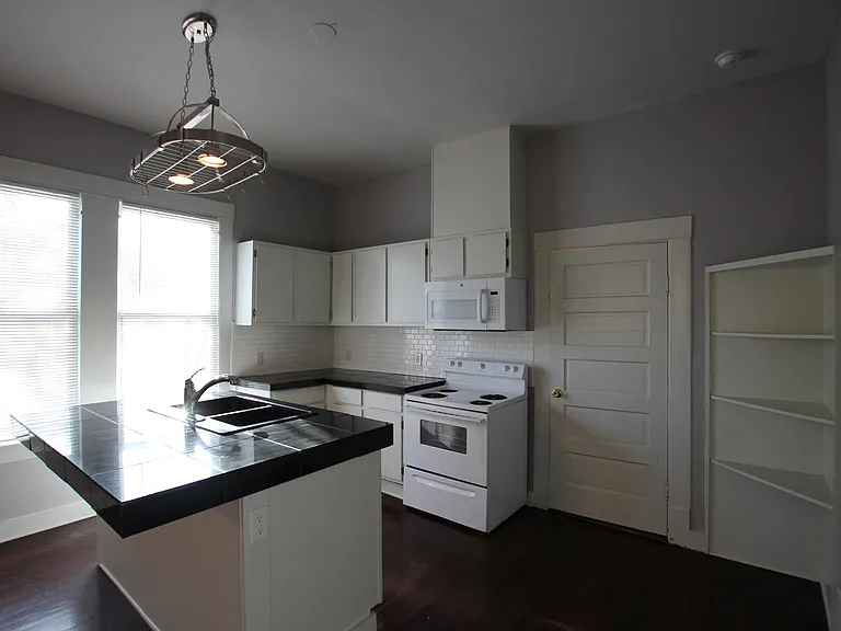 522 W Dobbs St — Photo 6