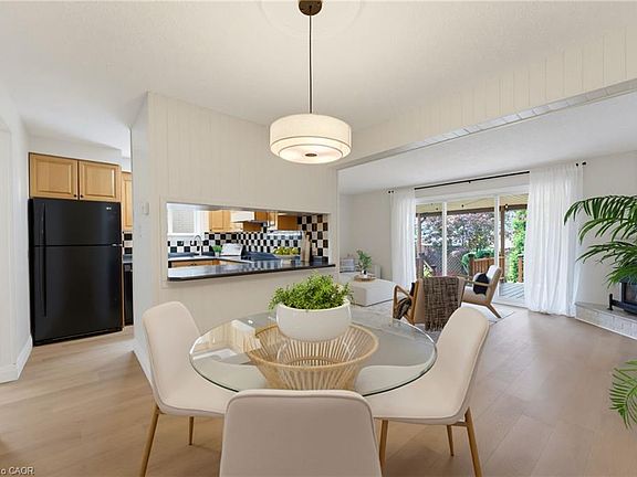 4th image of 32 Silvervine Dr