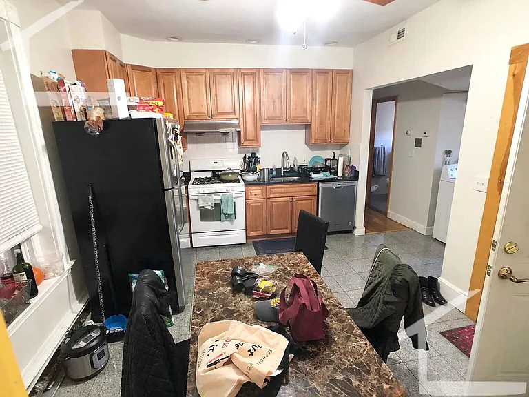 127 Cedar St #4 — Photo 4