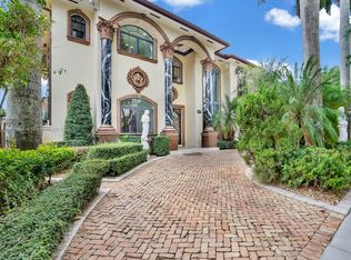 8618 NW 168th Ter, Miami Lakes, FL 33016