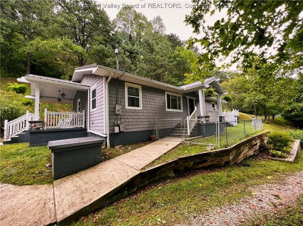 9253 Brounland Rd, Alum Creek, WV 25003