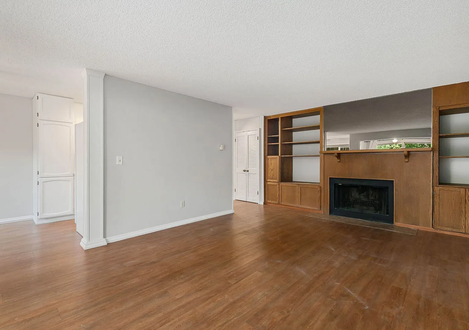 Spacious 2BR Ground-Floor Condo with Oversized Private Deck — Photo 4