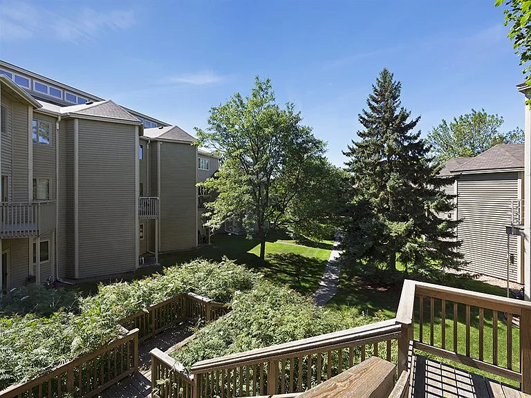 MacLaren Hill — Photo 9