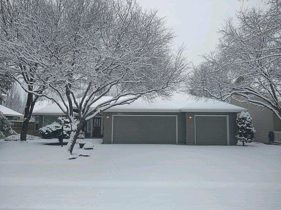 2nd image of 5812 N Brooklet Pl