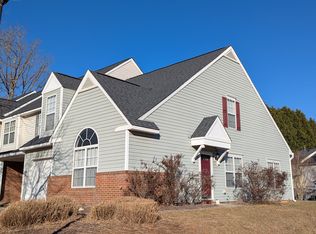 2 Pickwick Pl, Greensboro, NC 27407