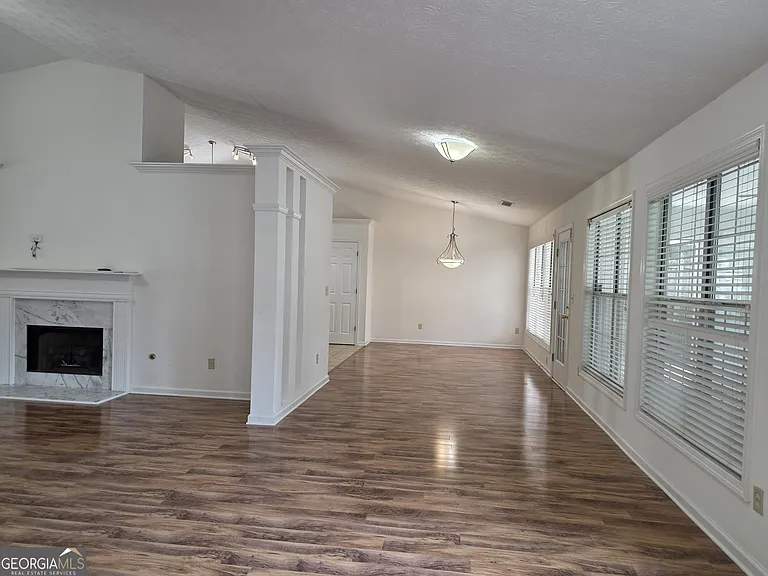 4585 Brook Farms Ct — Photo 5
