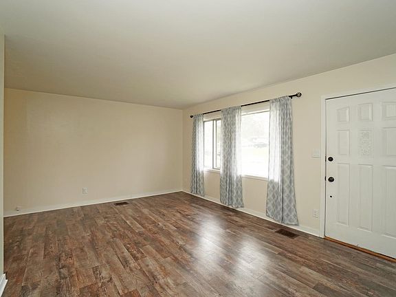 4th image of 208 Seminole Dr