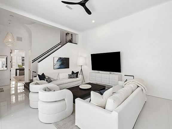 3rd image of 20 Kings Castle Ct