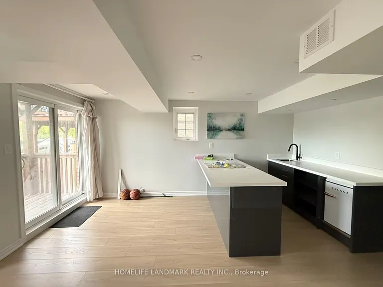 156 Decast Cres — Photo 18