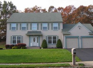 6 Knollcrest Dr, Howell, NJ 07731