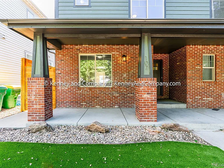 109 Cantril St — Photo 1
