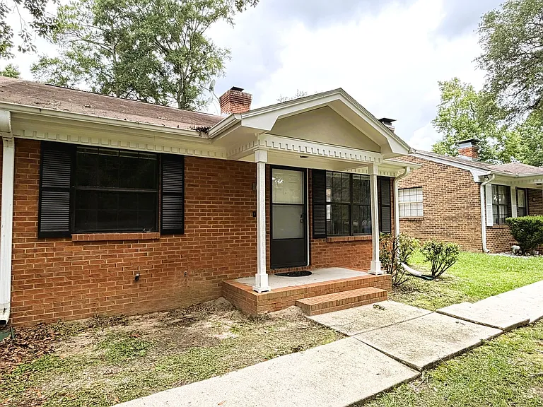 136 Belmont Rd — Photo 3