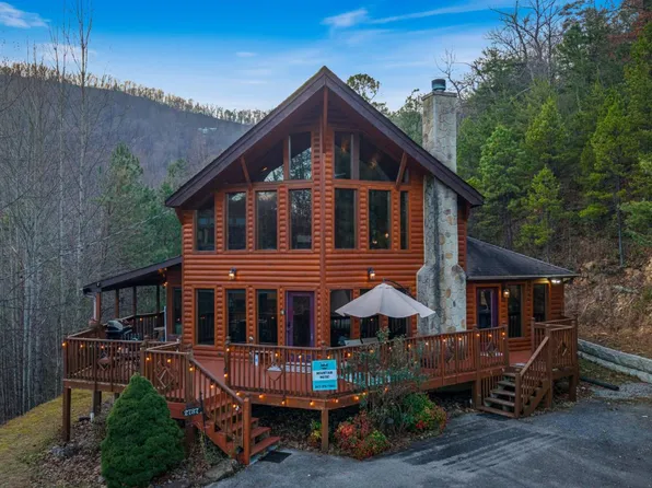 2737 Pine Crest Ln, Sevierville, TN 37862