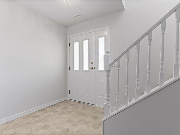 4th image of 45322 Balmoral Ave