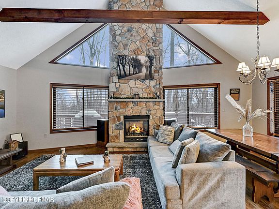 3rd image of 1428 Lake Ln