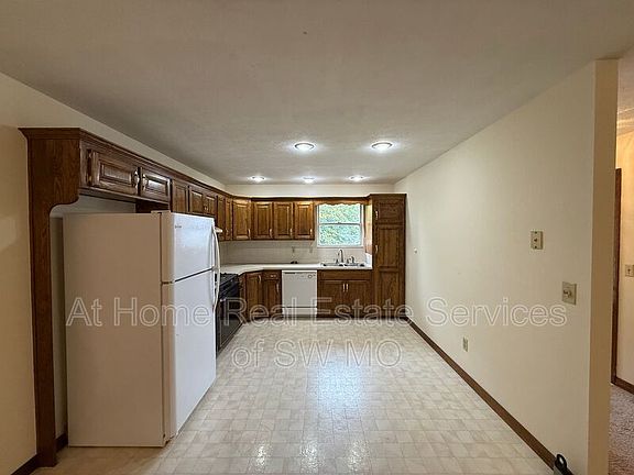 4th image of 722 McLean Ct