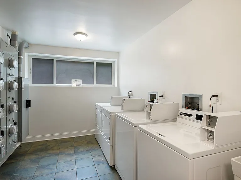 729 E 16th St #5 — Photo 5