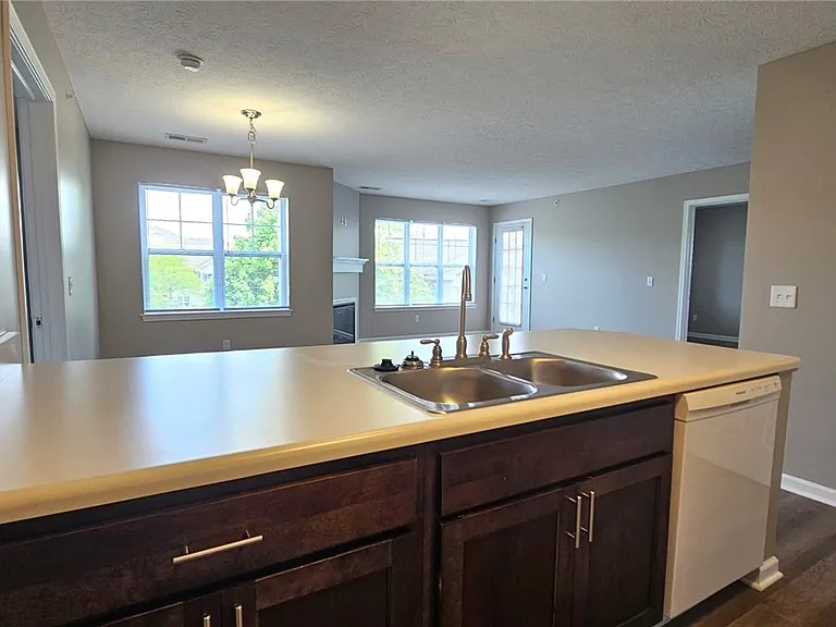 1609 Hill Park Ct — Photo 7