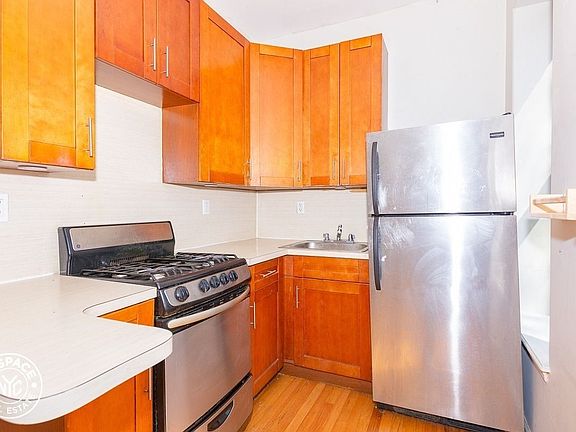 3rd image of 419 Jefferson Ave #5S