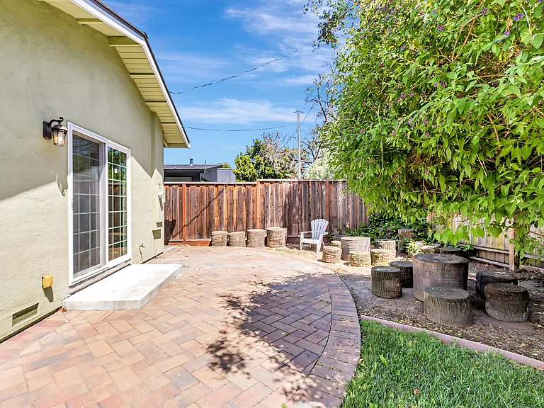 1070 Morningside Dr — Photo 33