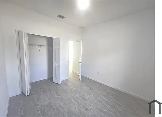 940 Sterling St E — Photo 8