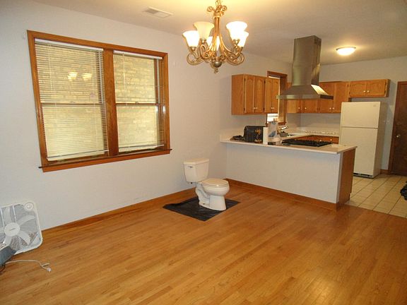 3rd image of 6240 N Talman Ave