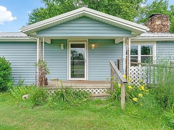 3rd image of 1885 Riverview Dr