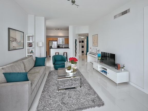 4th image of 725 NE 22nd St APT 11A