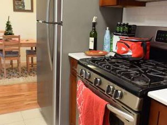 5th image of 25-34 Crescent St APT 5D