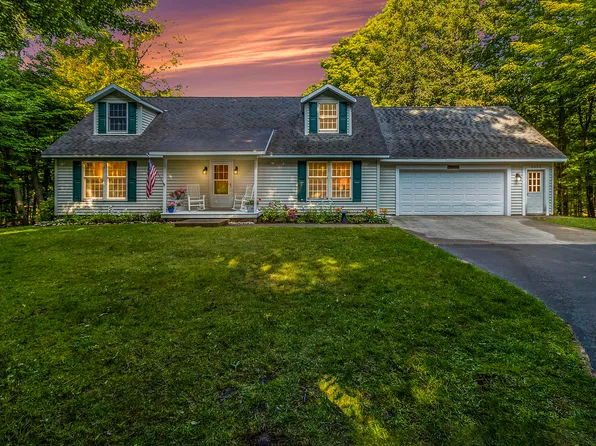3803 Hilltop Rd, Onekama, MI 49675