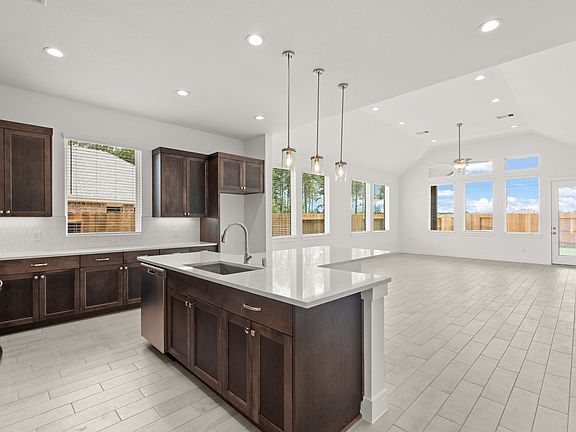 3rd image of 405 Emory Peak Ln
