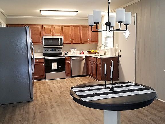 5th image of 212 Beechwood Cir