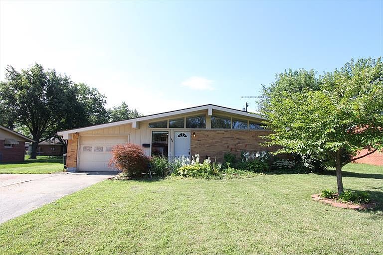 1st image of 108 Brownstone Dr