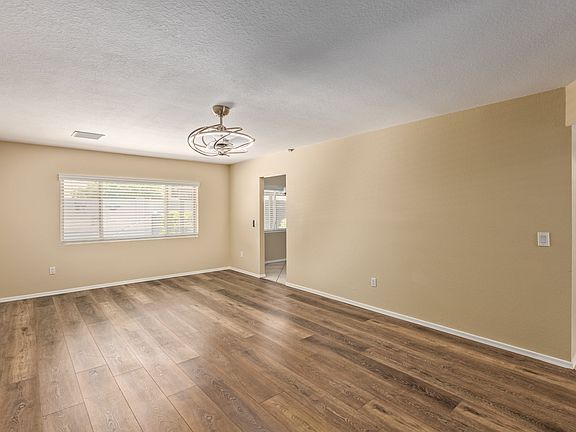 4th image of 2113 E Pebble Beach Dr