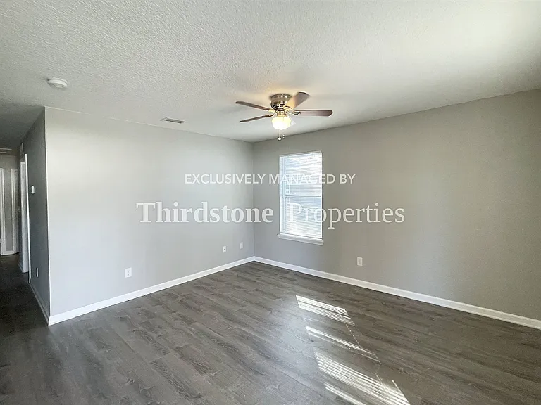 371 Smith St — Photo 6
