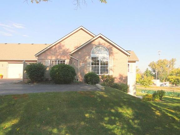 2nd image of 1980 Farmbrook Cir N
