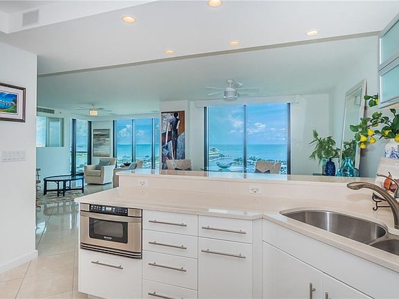 4th image of 1 Beach Dr SE Unit 1402