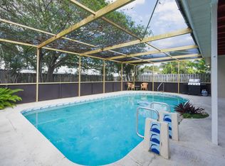 609 S Crescent Dr, Hollywood, FL 33021