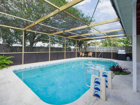 609 S Crescent Dr, Hollywood, FL 33021