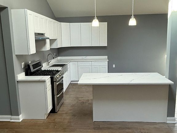 4th image of 2123 Luther Ave