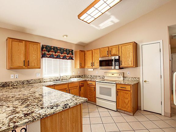 4th image of 3035 E Blackhawk Dr
