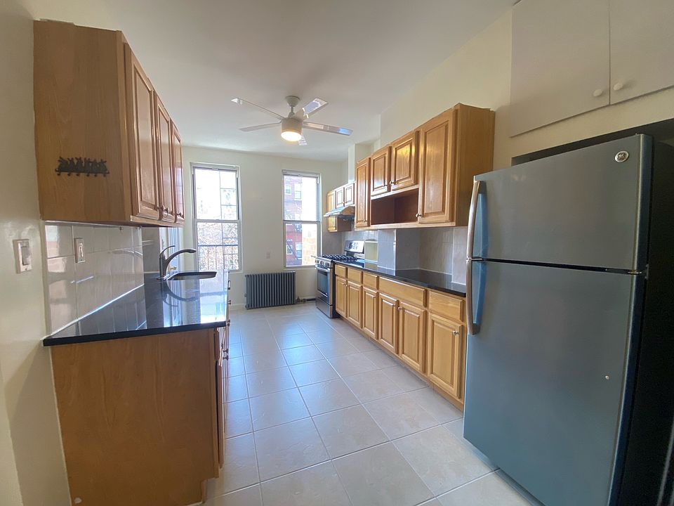 1st image of 150 Skillman Ave APT 3