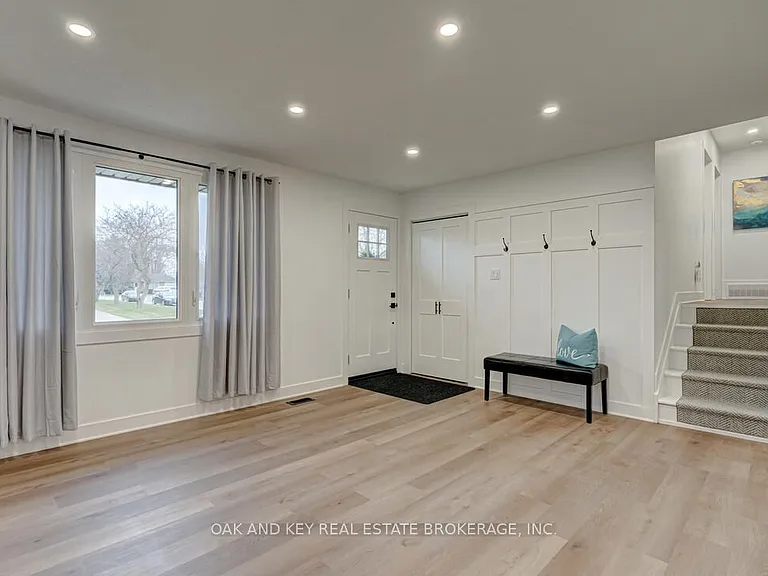 13 Dunwich Dr — Photo 6