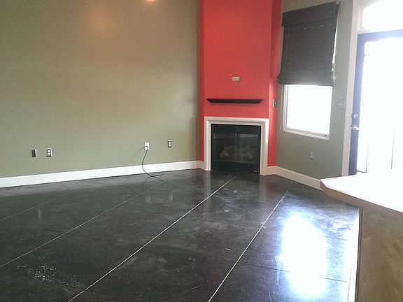 Living Room w/ Gas Fireplace