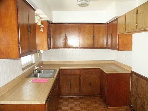 4th image of 1302 S Champion Ave